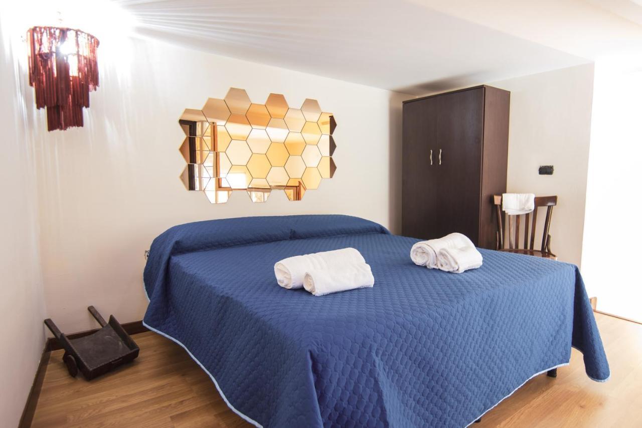 Centro Storico Garibaldi Guest House Наполи Екстериор снимка